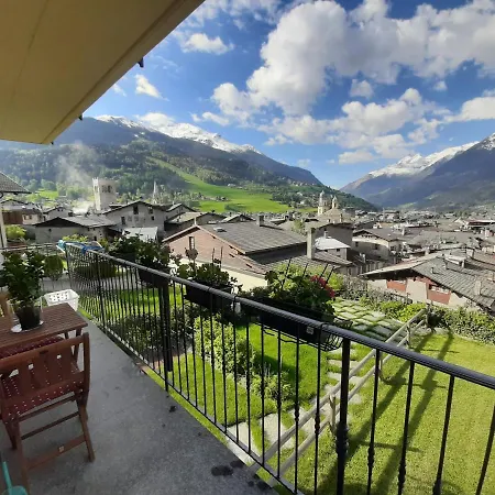 The Yellow House Apartament *