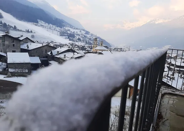 The Yellow House Apartment *