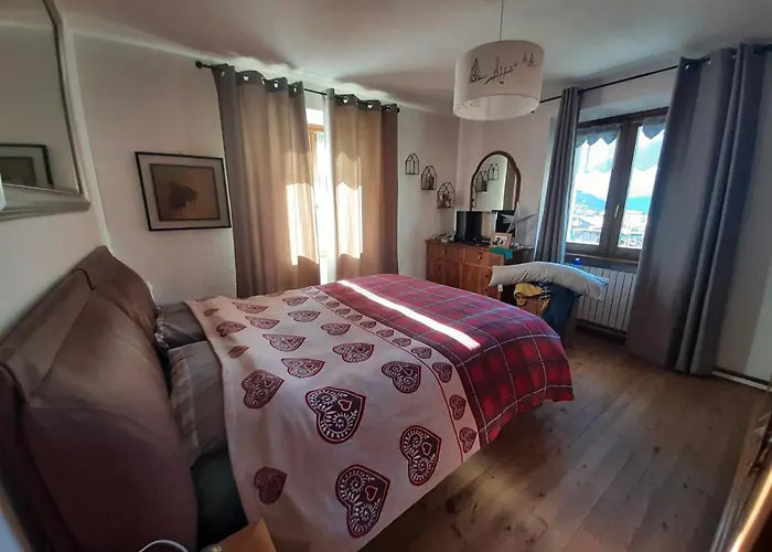 The Yellow House Apartment