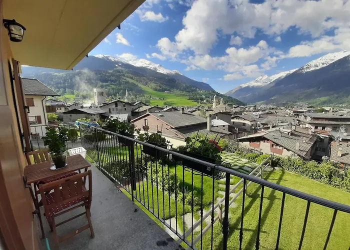 The Yellow House Apartment *