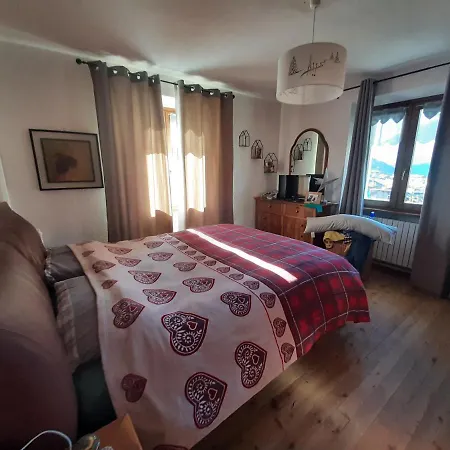 The Yellow House Apartment